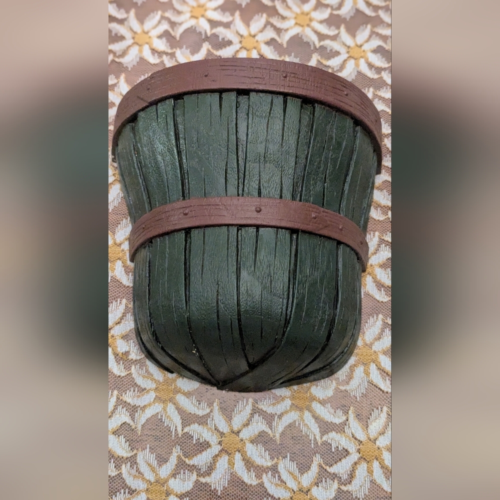 1989 Home Interiors Plastic Bushel Basket Wall Pocket Planter Green